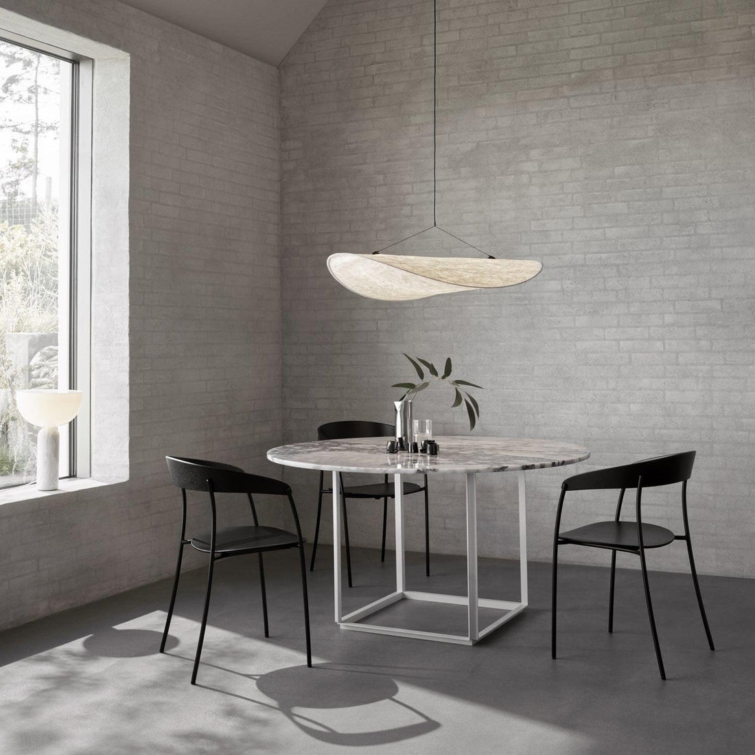 Tivelo Nordic Minimalist Floating Pendant Light – Modern Hanging Lamp for Living and Dining Spaces