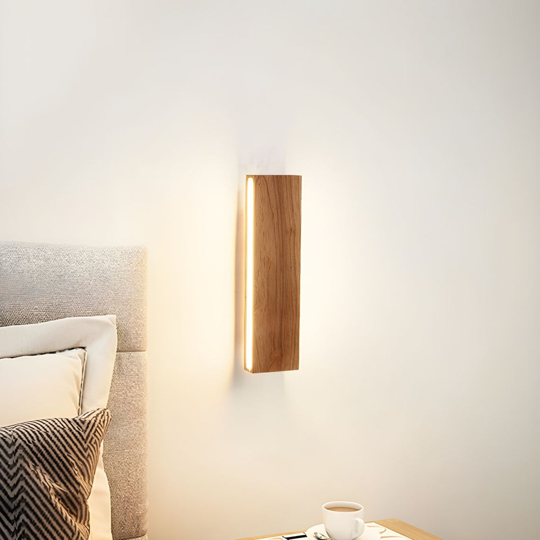 Modern Wood Wall Light - Rotatable Fixture for Dining Room