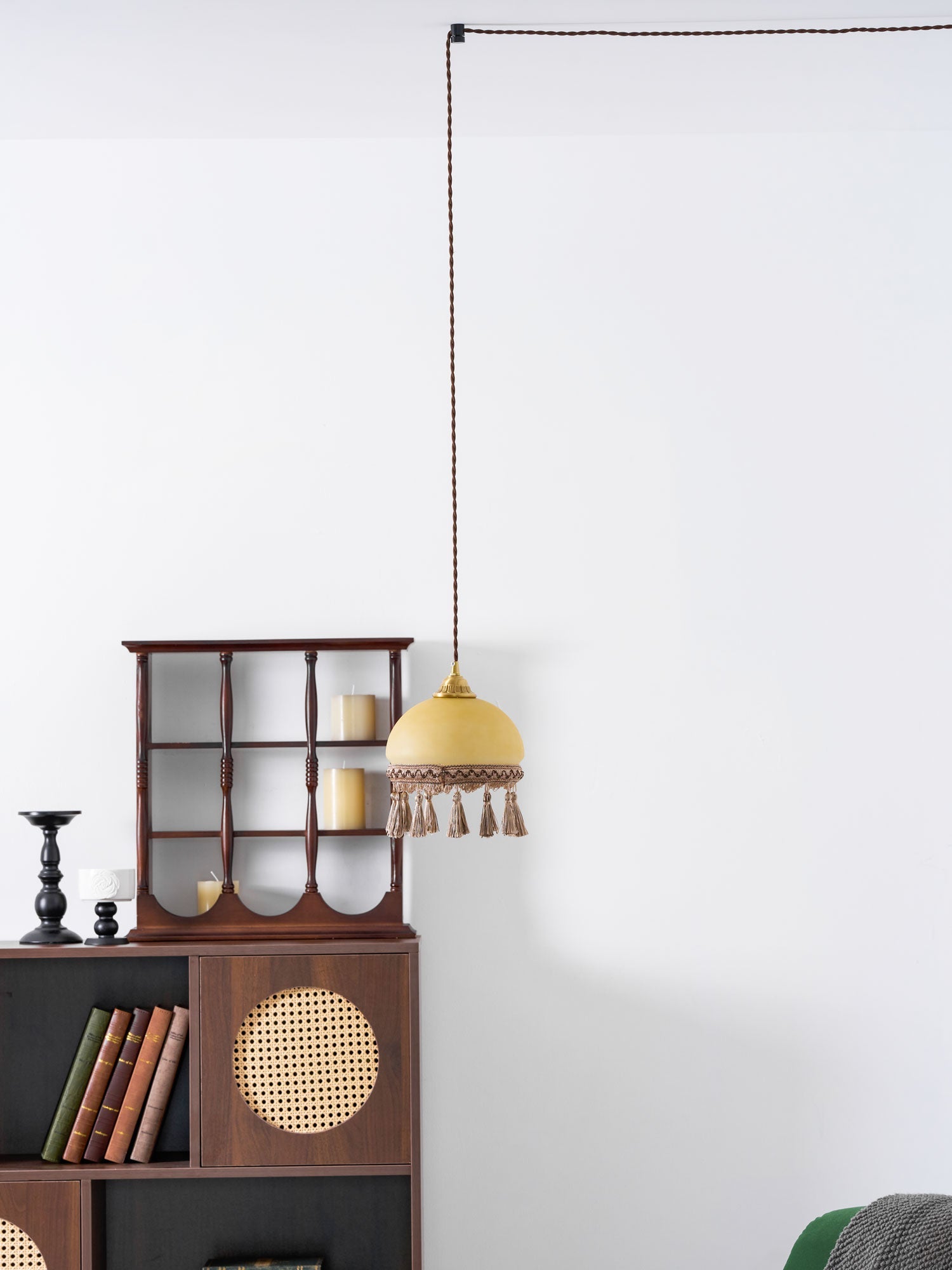Hängeleuchte mit Quasten, Messing und Glas
