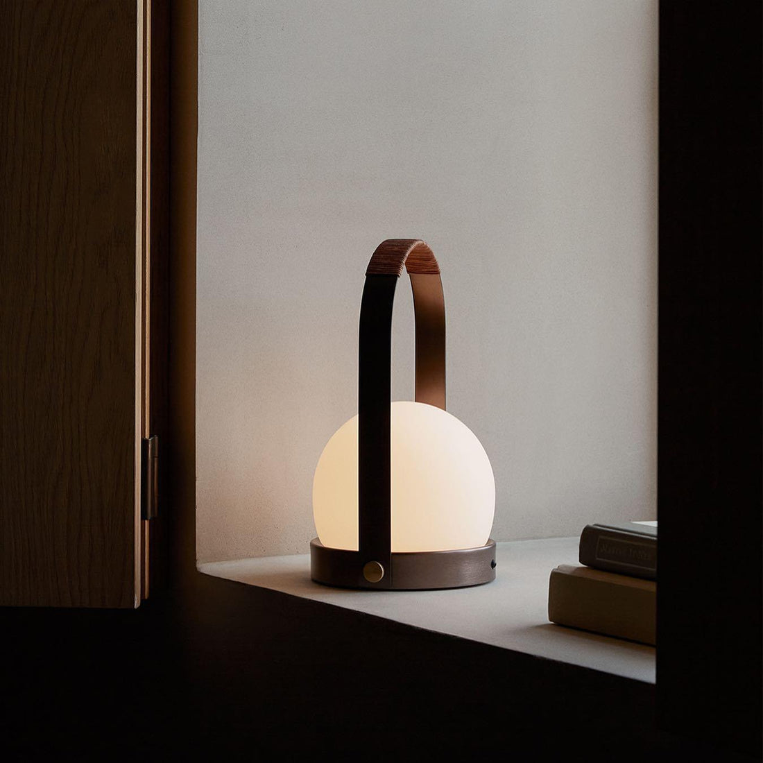 Tragbare Akku-Tischlampe – Moderne Lampe für Schreibtisch und Schlafzimmer