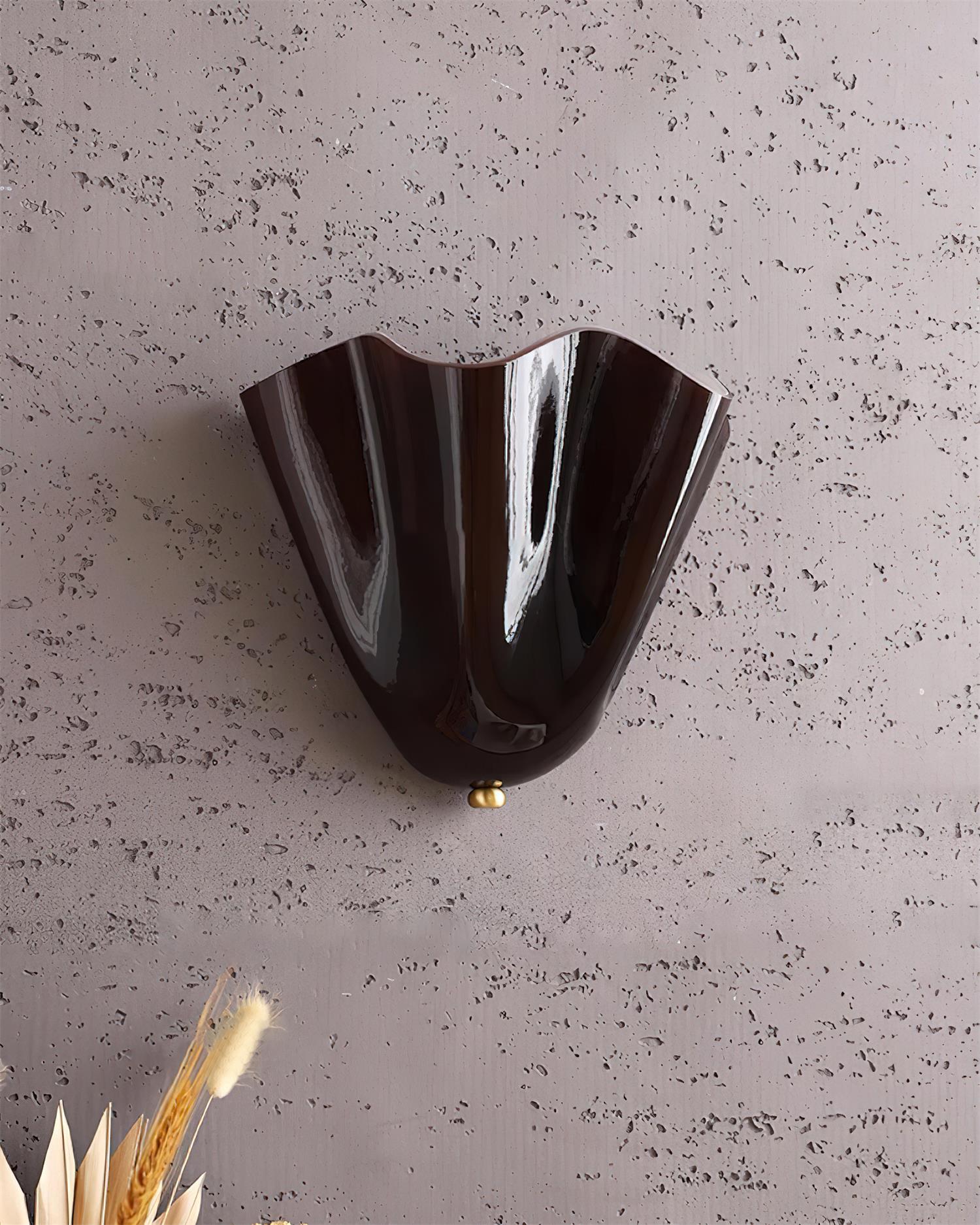 Moderne Wandleuchte Bellina – Kunsthandwerkliche Glaslampe Vera für die Inneneinrichtung