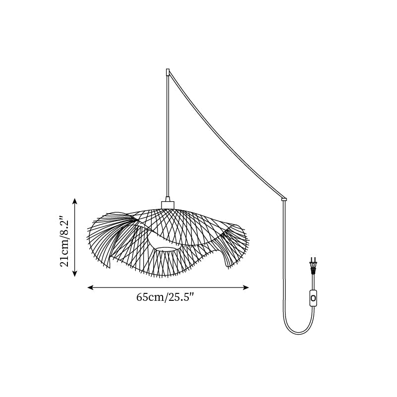 Plug-in-Leuchte mit Lampenschirm aus naturfarbenem Flechtwerk