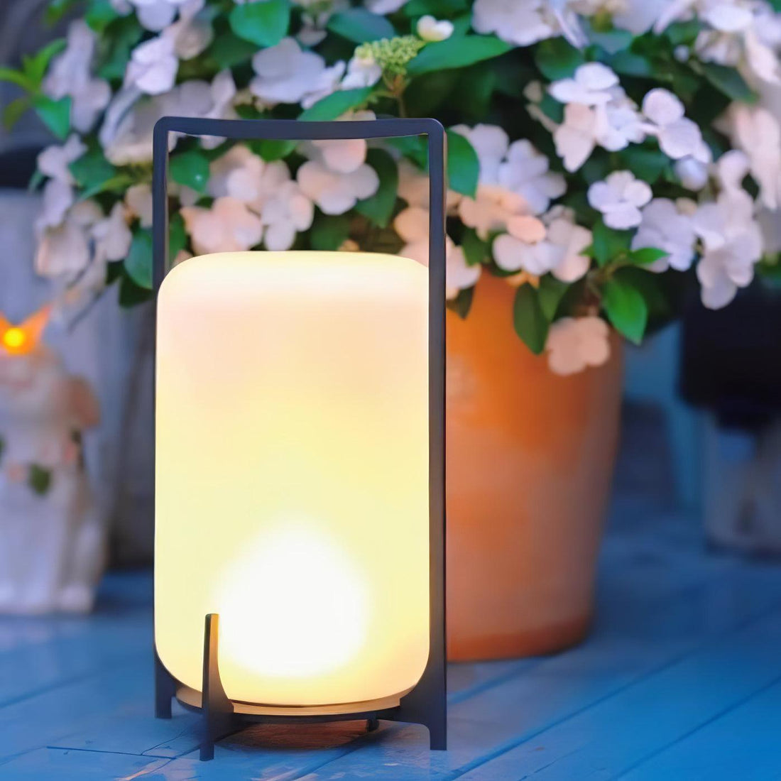 Schwarze Laternen-Tischlampe – LED-Außenleuchte mit Schirm aus geblasenem Glas