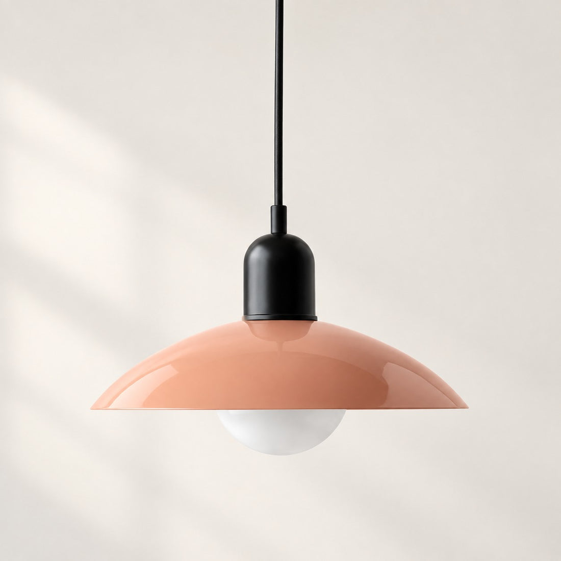 Pendelleuchte im Stil der Mid-Century-Bauhaus-Bewegung für das Esszimmer mit Stecker