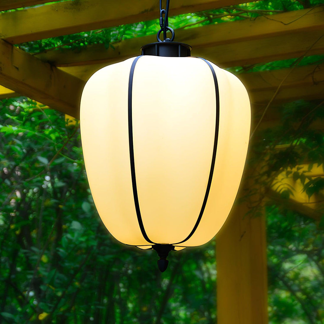 Metal Outdoor Pendant Light - Classic Weatherproof Lamp for Garden