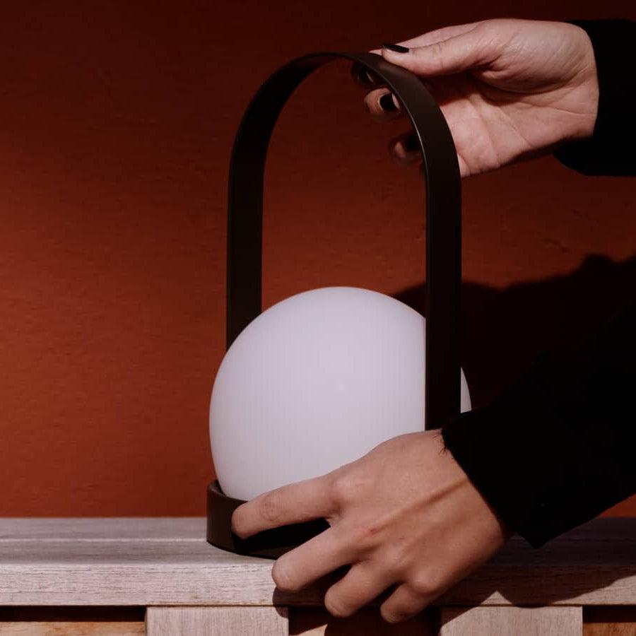 Tragbare Akku-Tischlampe – Moderne Lampe für Schreibtisch und Schlafzimmer