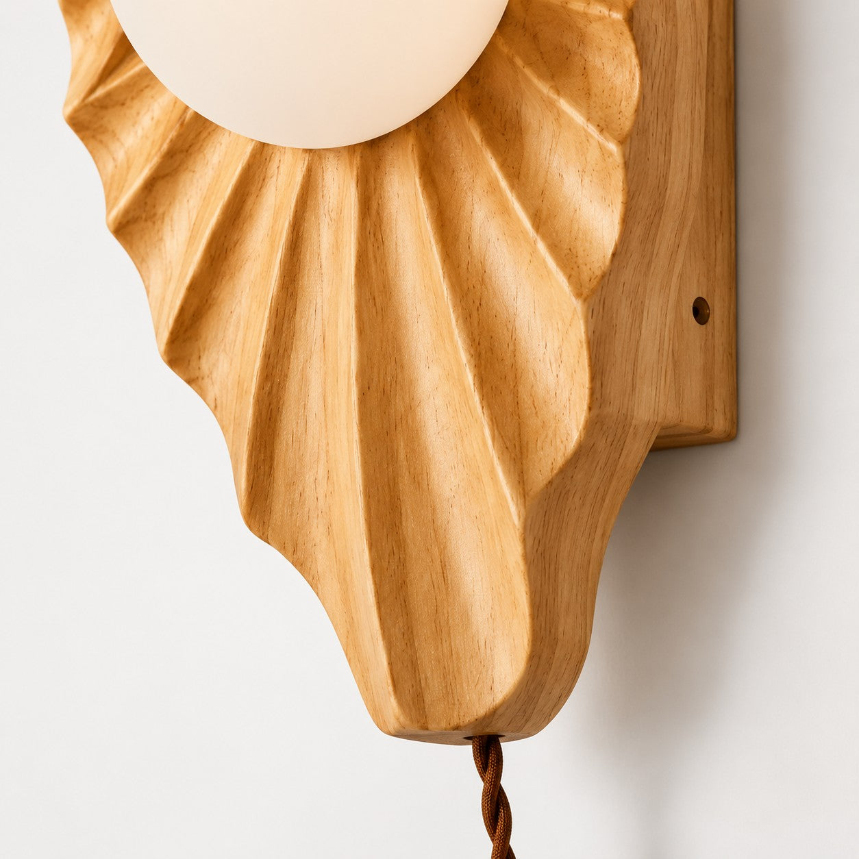 Wabi-Sabi-Wandleuchte aus Naturholz