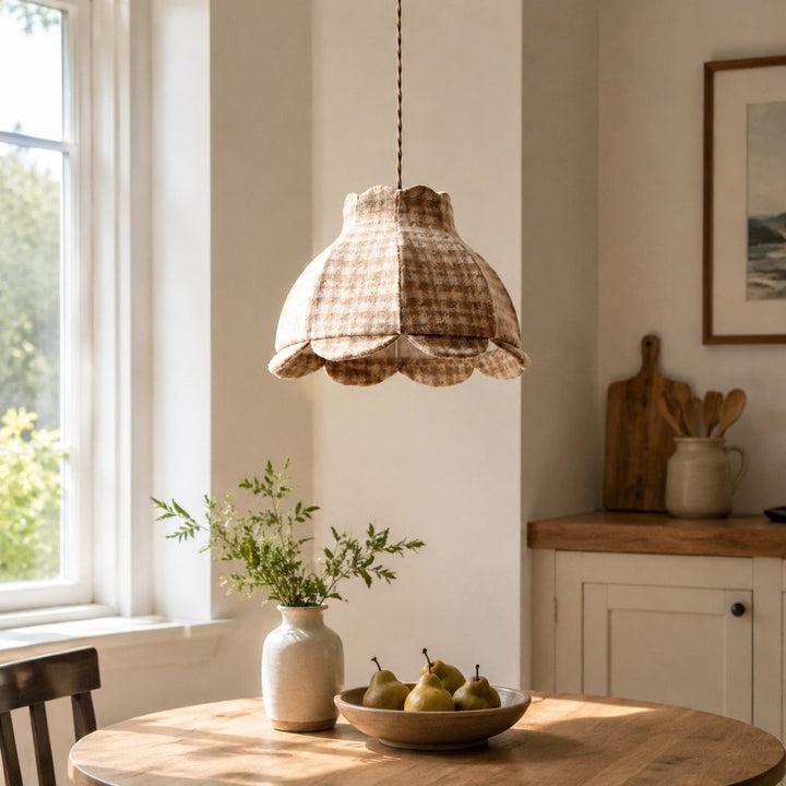 Vintage-Pendelleuchte aus kariertem Stoff