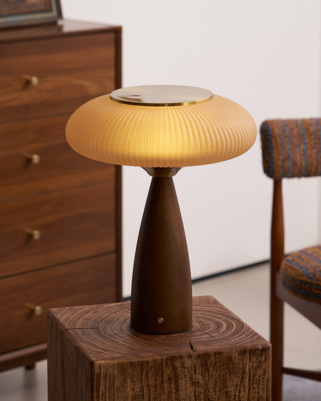 Wiederaufladbare Tischlampe aus Holz – Tischlampe für Zuhause mit Glasschirm