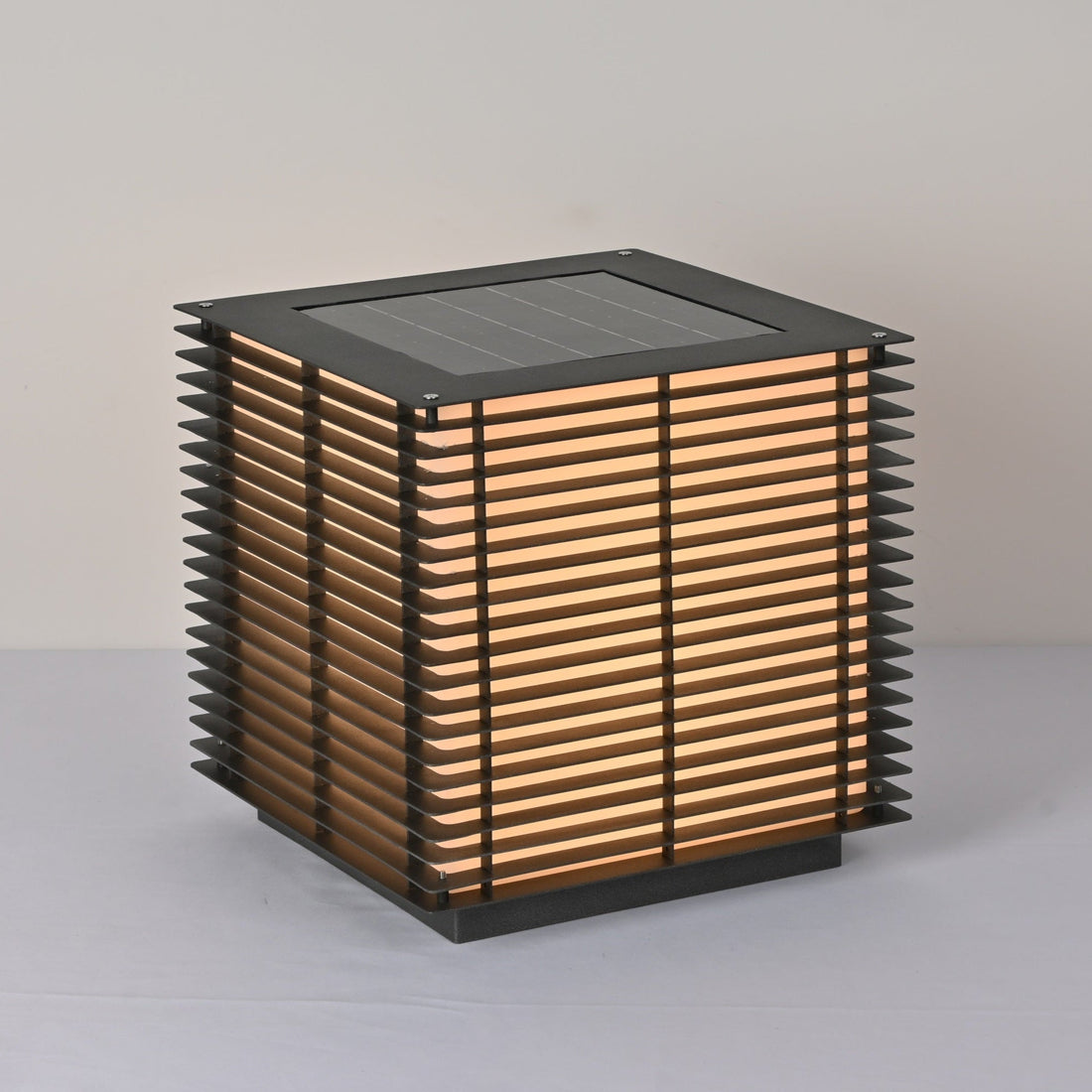 Solar Außenleuchte - Moderne LED Laterne für Garten &amp; Terrasse