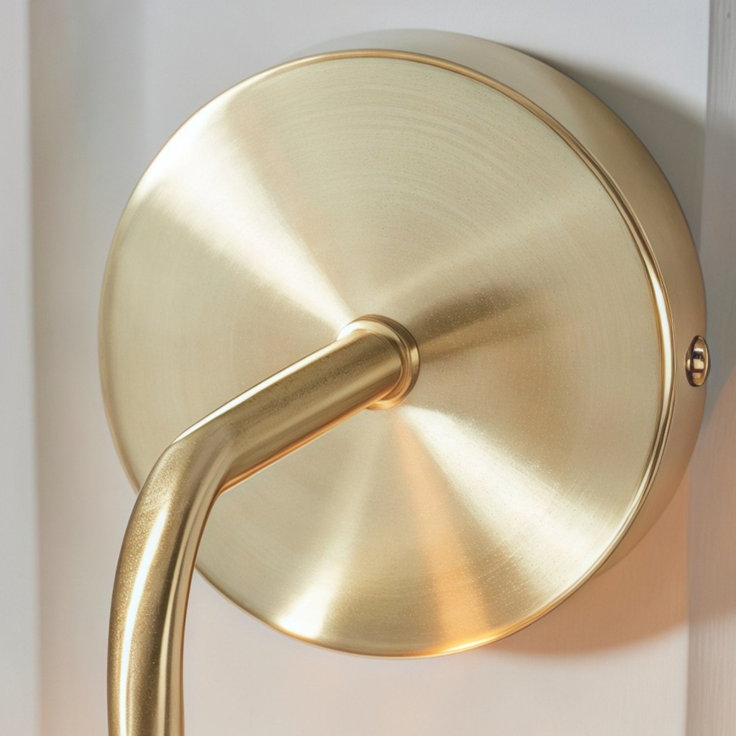 Tracian Brass Textured Glass Wall Lamp – Modern Classic Wall Sconce for Home Interiors & Corridors