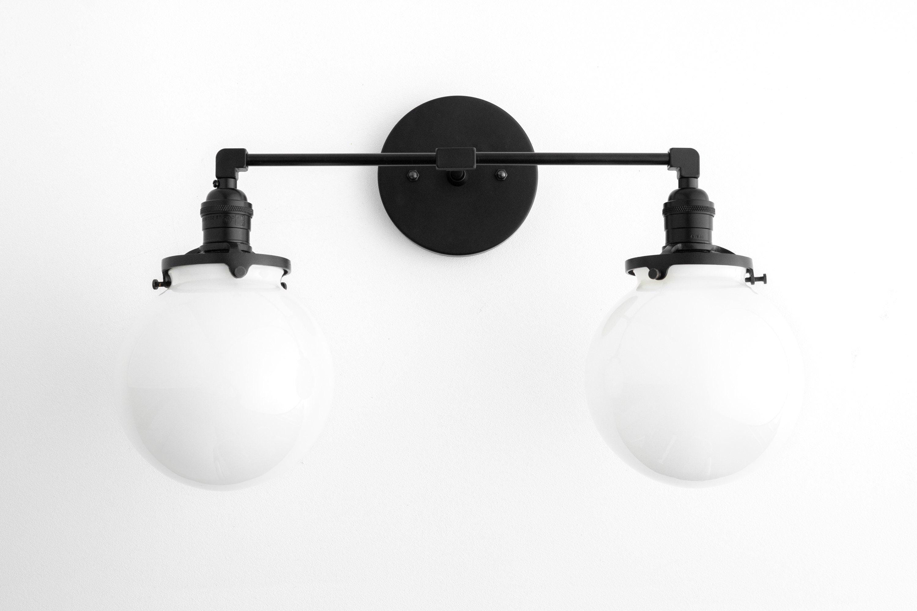 Lumio Globe Glaskugel-Waschtischleuchte – Moderne Badezimmerleuchte mit zwei Lichtern