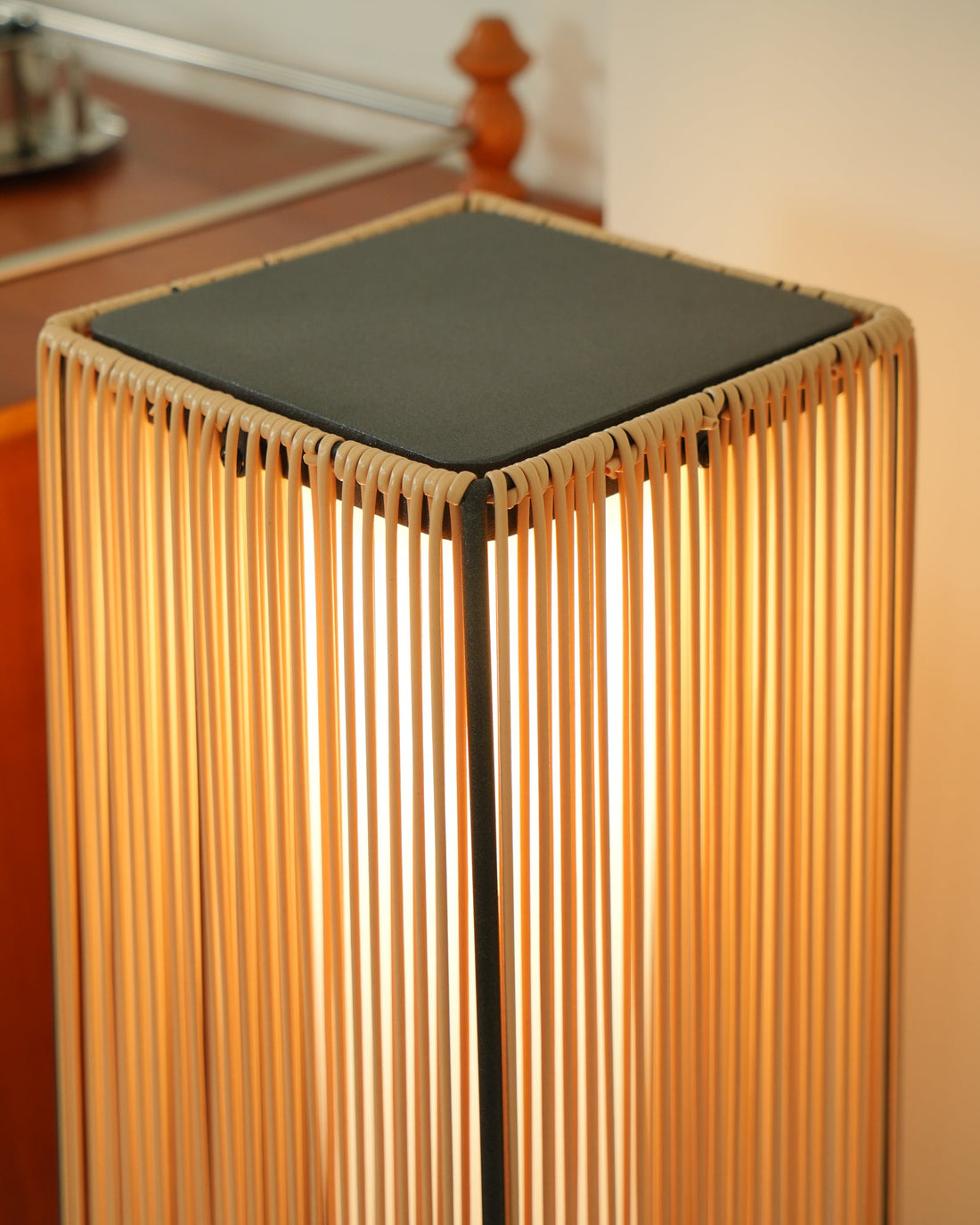 Kunststoff-Rattan-Außenpfostenleuchte - Solar-Pfostenlampe Ideal