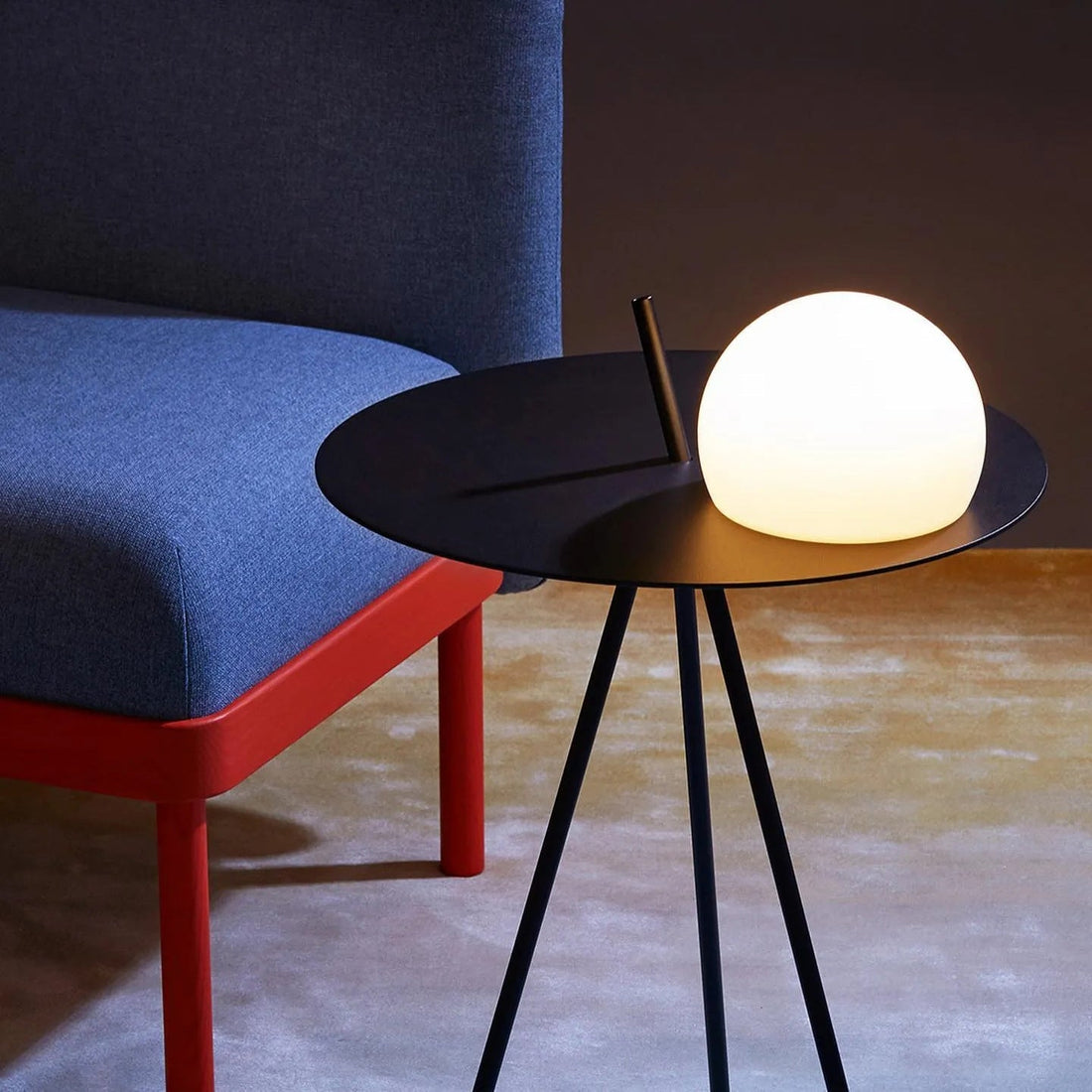 Stativ-Außenlampe – Solar-Ambientelicht und Beistelltisch für die Terrasse