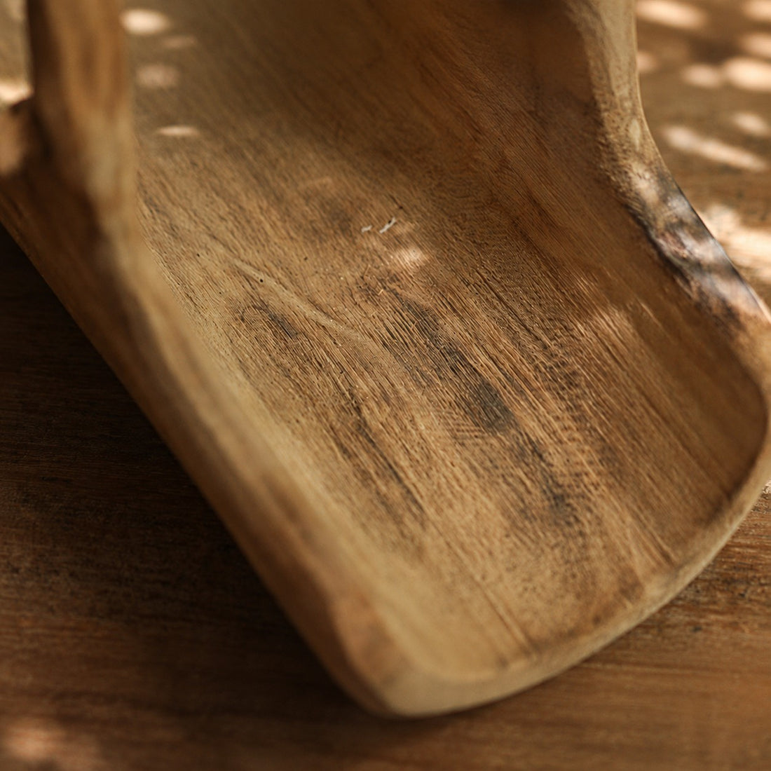 close view of the willow wood tray surface and natural grain