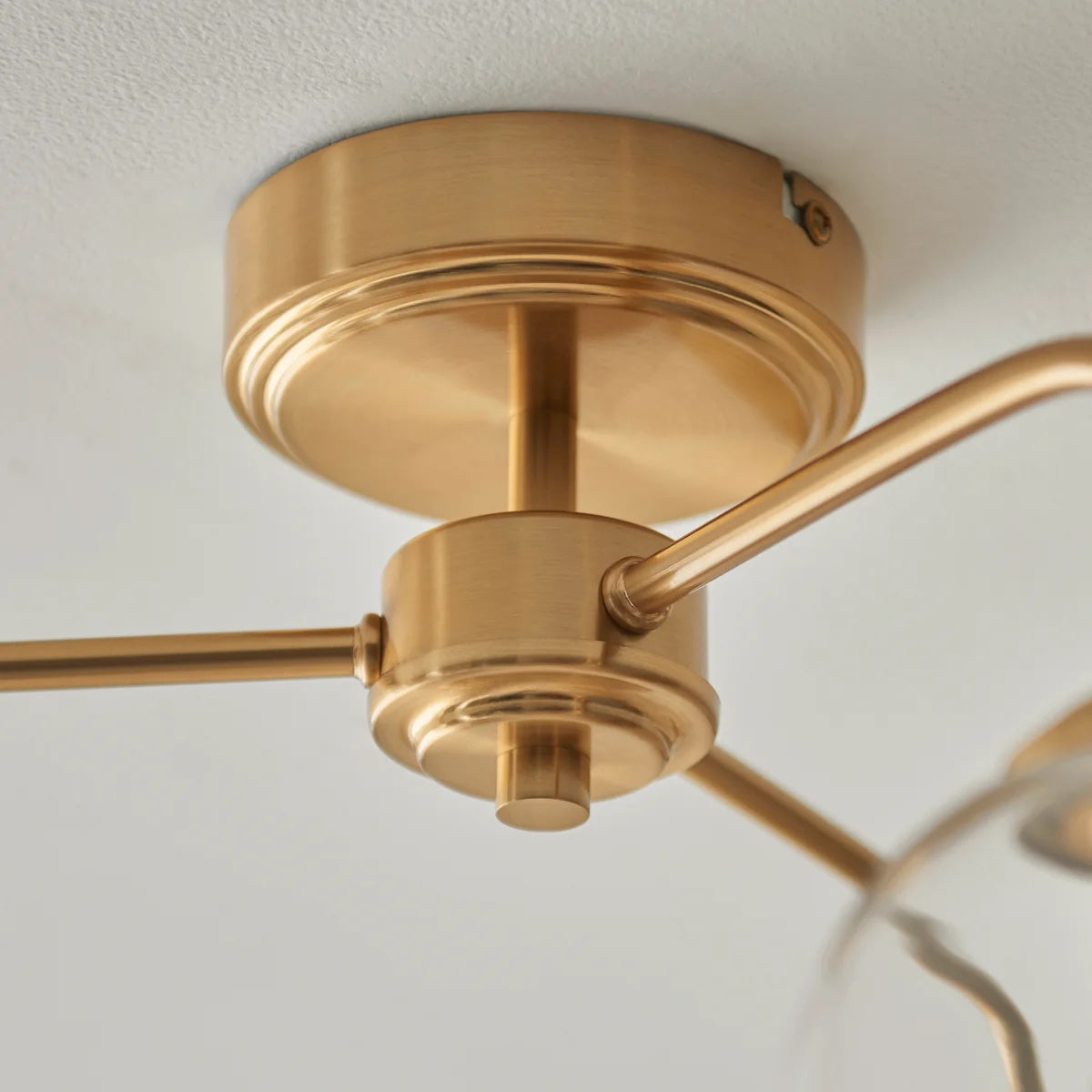Brazara Multi-Light Glass Shade Pendant Lamp – Curved Metal Arms for Modern Homes