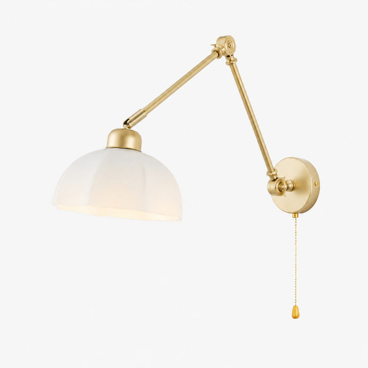 Milchglas-Wandlampe mit Schwenkarm