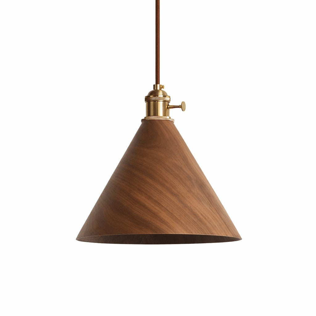 Konische Stecker-Pendelleuchte aus gedrechseltem Holz