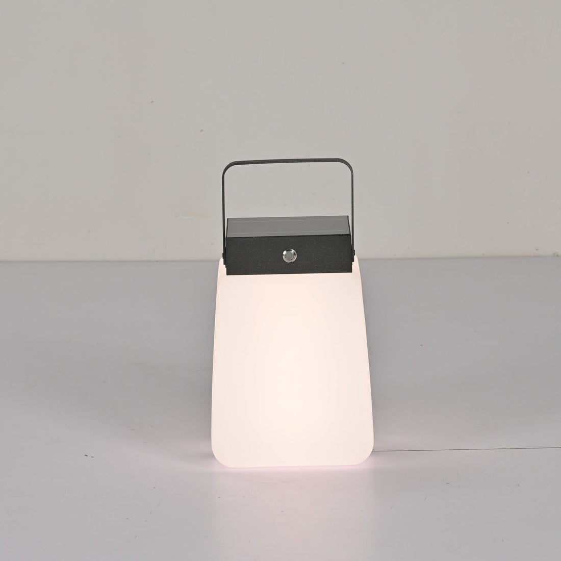 Tragbare Außenlaterne – Modernes LED-Licht für Garten &amp; Terrasse
