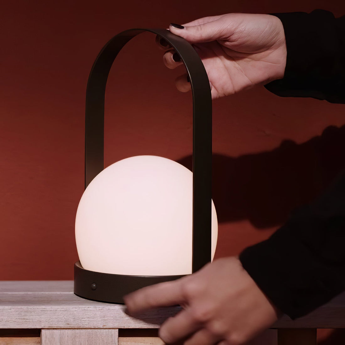 Tragbare Akku-Tischlampe – Moderne Lampe für Schreibtisch und Schlafzimmer
