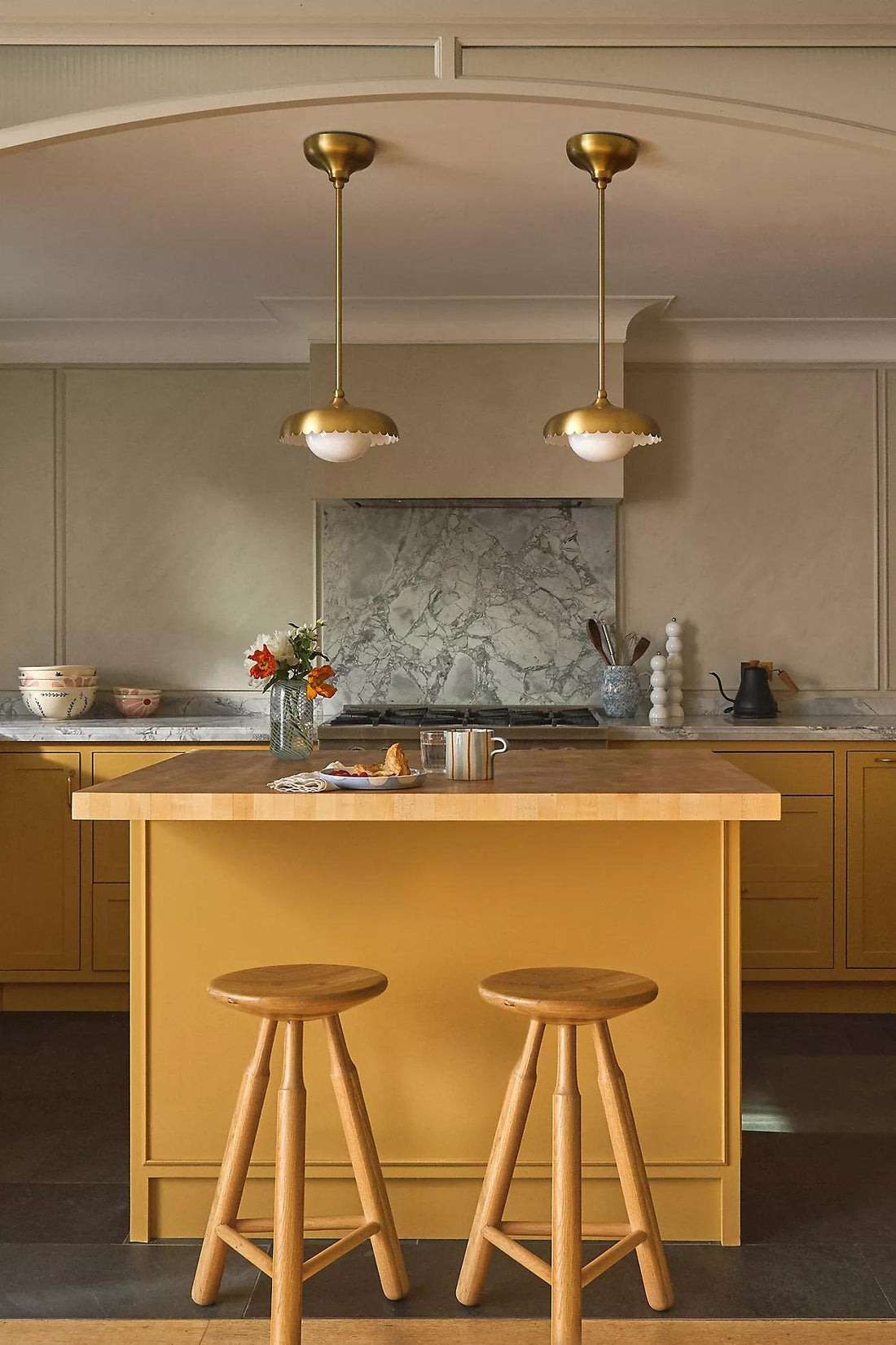 Rayla Brass Finish Pendant Lamp - Scallop Retro Glass Lamp for Kitchen