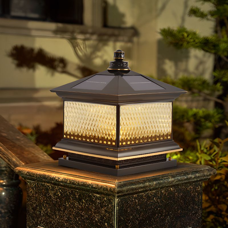 Solar-Pfostenleuchte Diamond – Elegante Außenleuchte aus Glas für Gartenwege