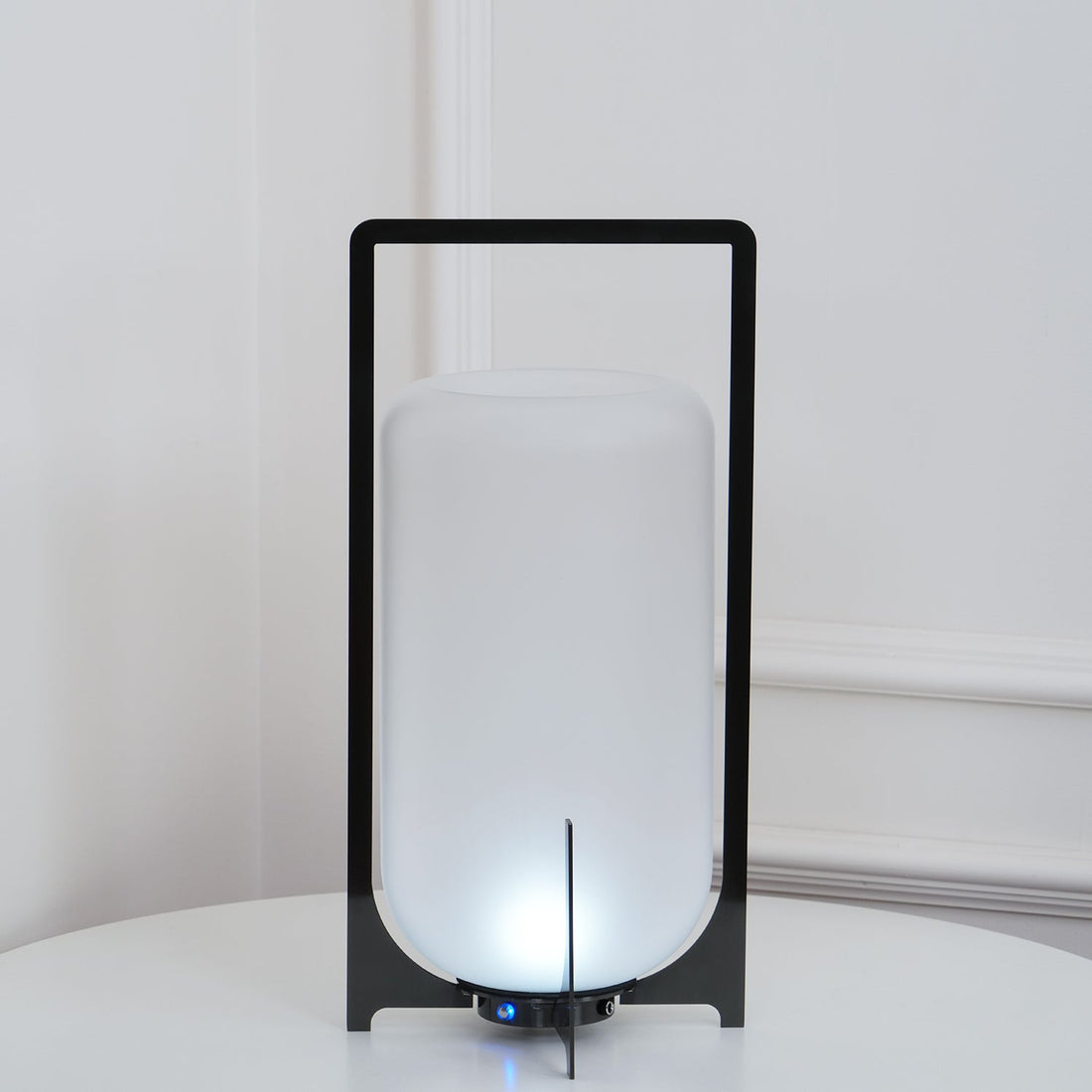Schwarze Laternen-Tischlampe – LED-Außenleuchte mit Schirm aus geblasenem Glas