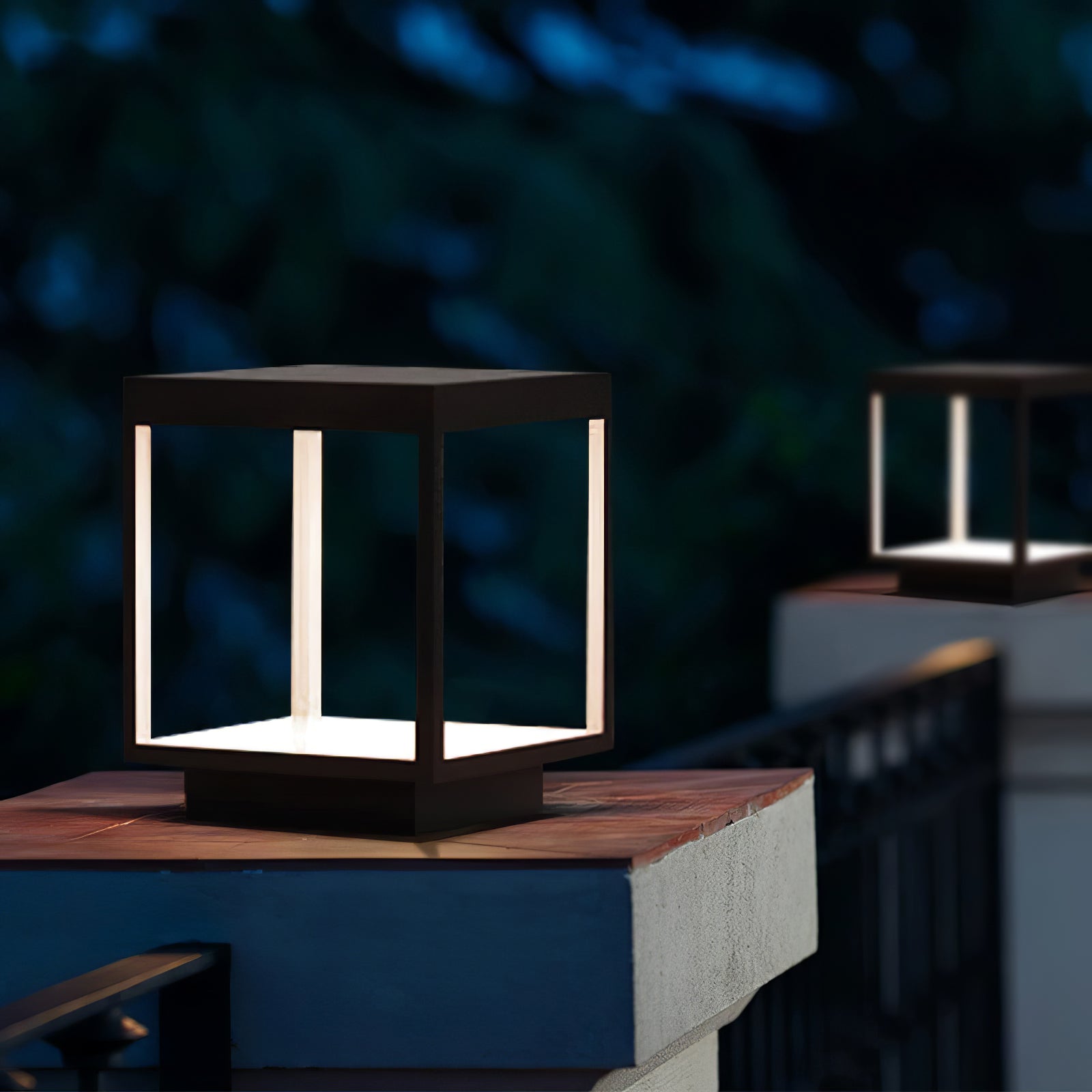 Square Frame Outdoor Post Light - Garden Lamp for Patio & Pathway
