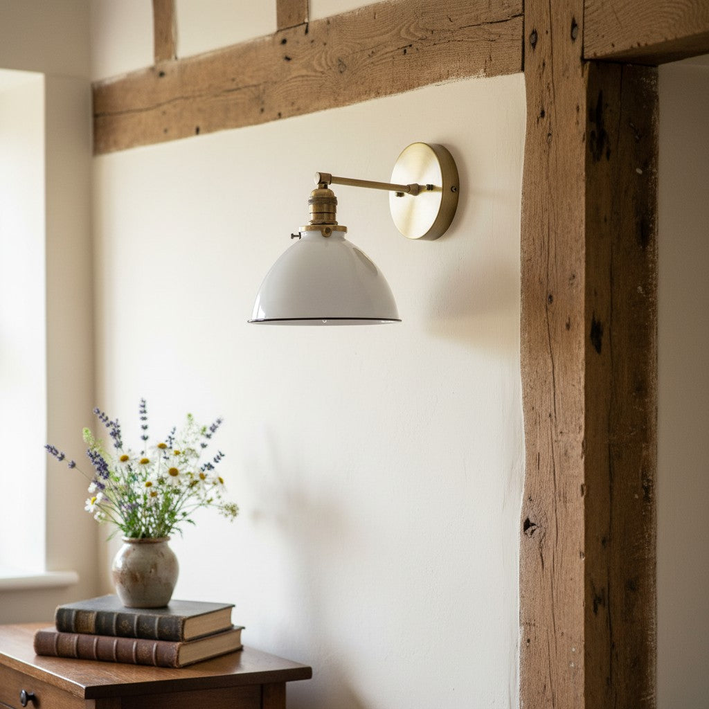 Conique Wandleuchte aus Metall – Weißer Metallschirm – Industrielle moderne Beleuchtung
