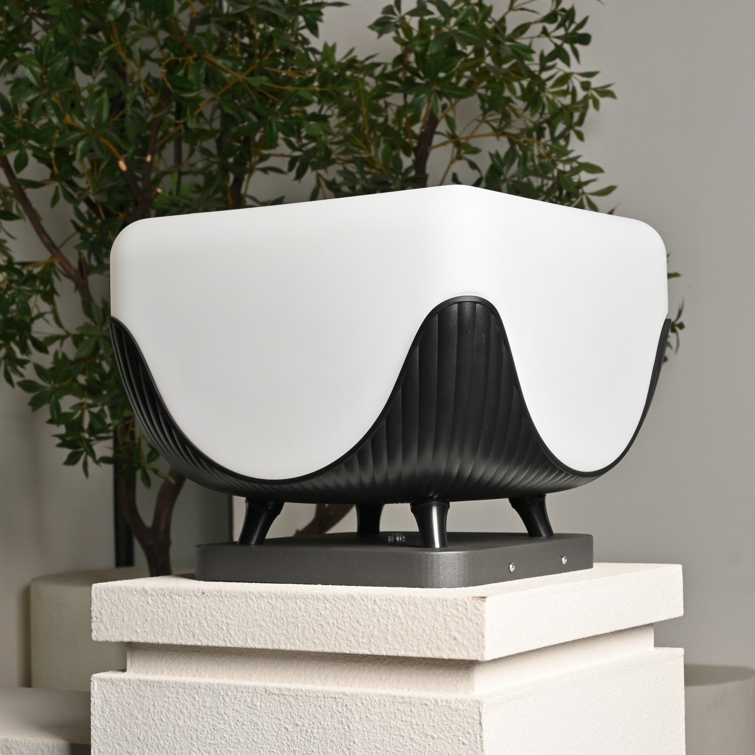 Cube Außenleuchte - Moderne skulpturale LED-Lampe für Garten &amp; Terrasse