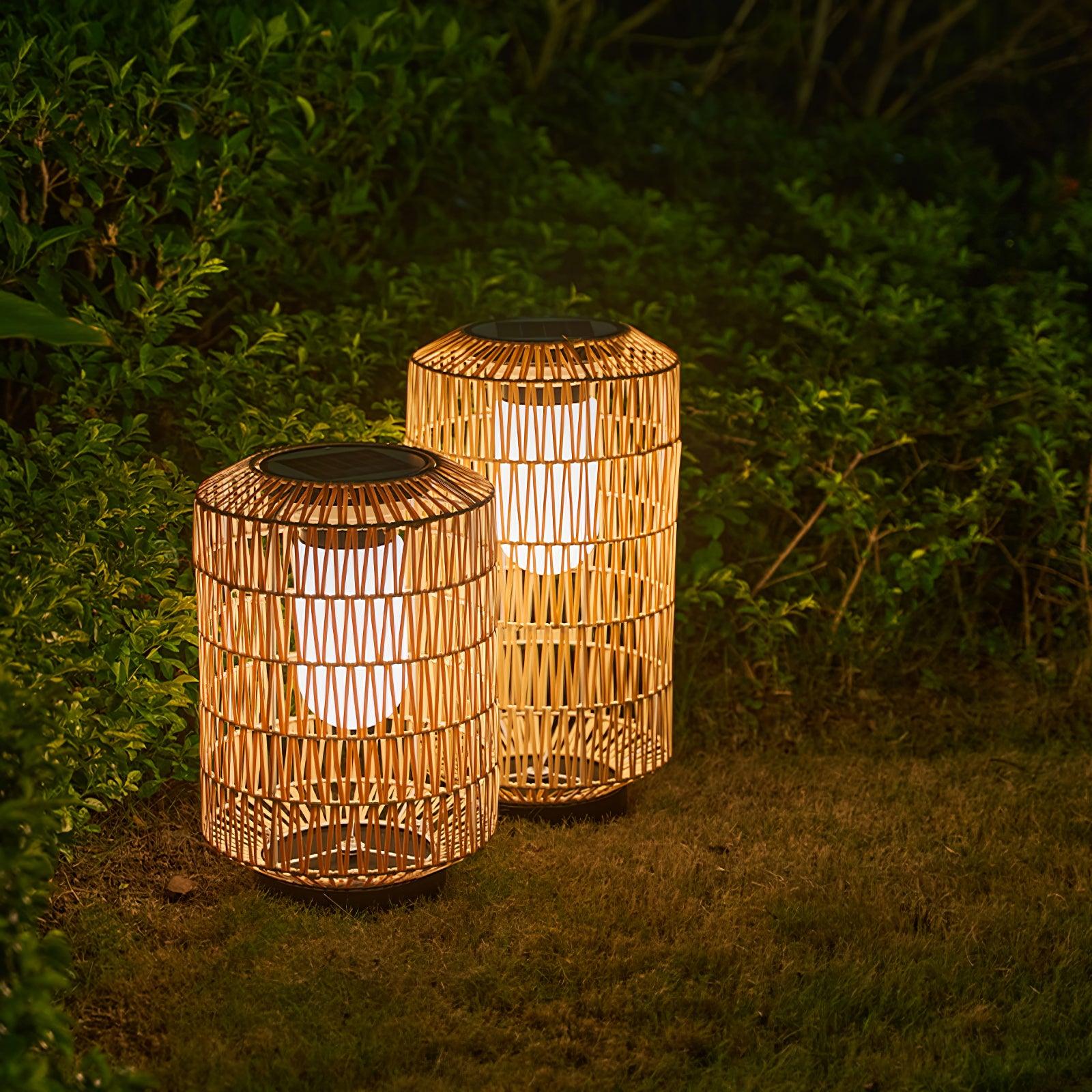 Außenlampe aus geflochtenem Rattan – traditionelles Handwerkslicht für Ecken