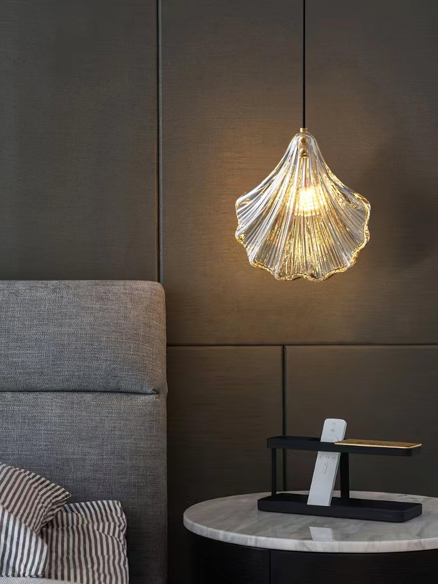 Plug-in-Hängeleuchte aus mundgeblasenem Glas und Messing