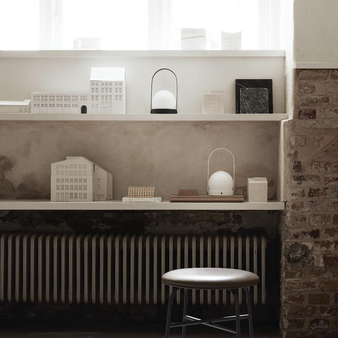 Tragbare Akku-Tischlampe – Moderne Lampe für Schreibtisch und Schlafzimmer