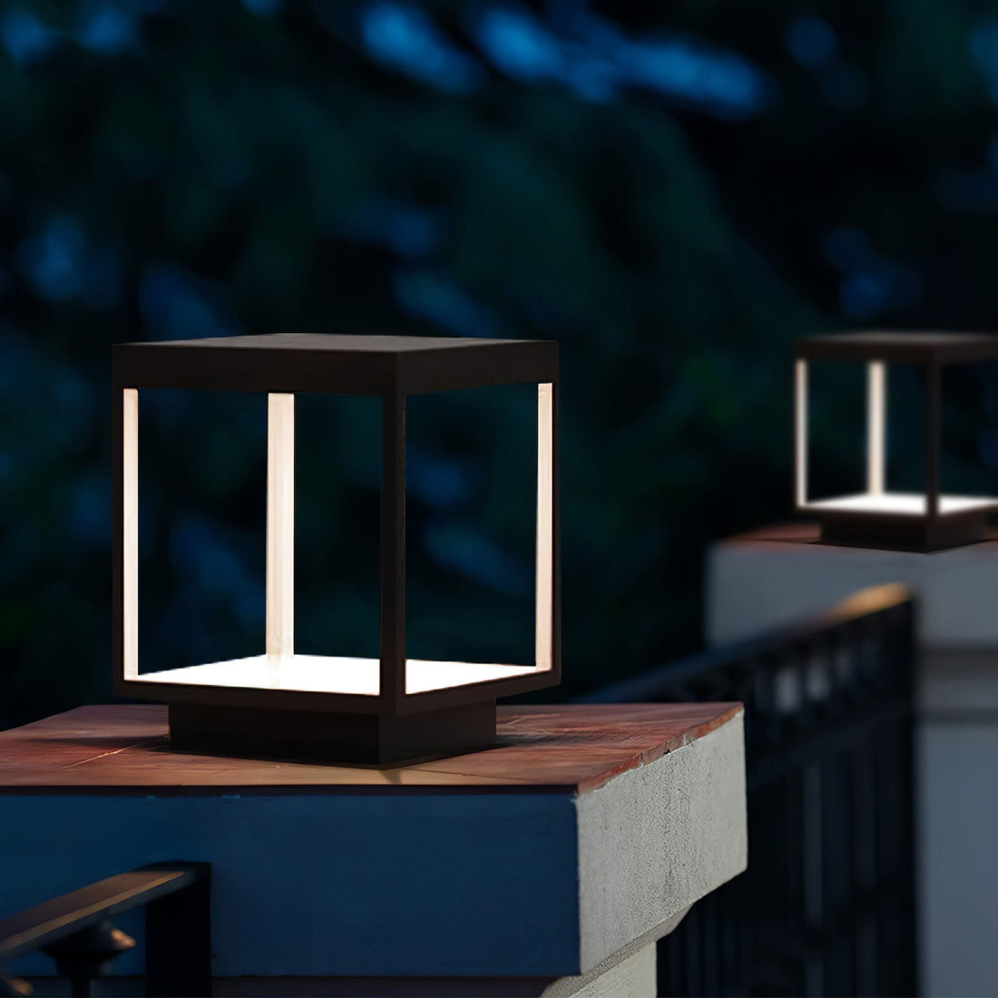 Square Frame Solar Outdoor Light - Garden Light with Durable Metal