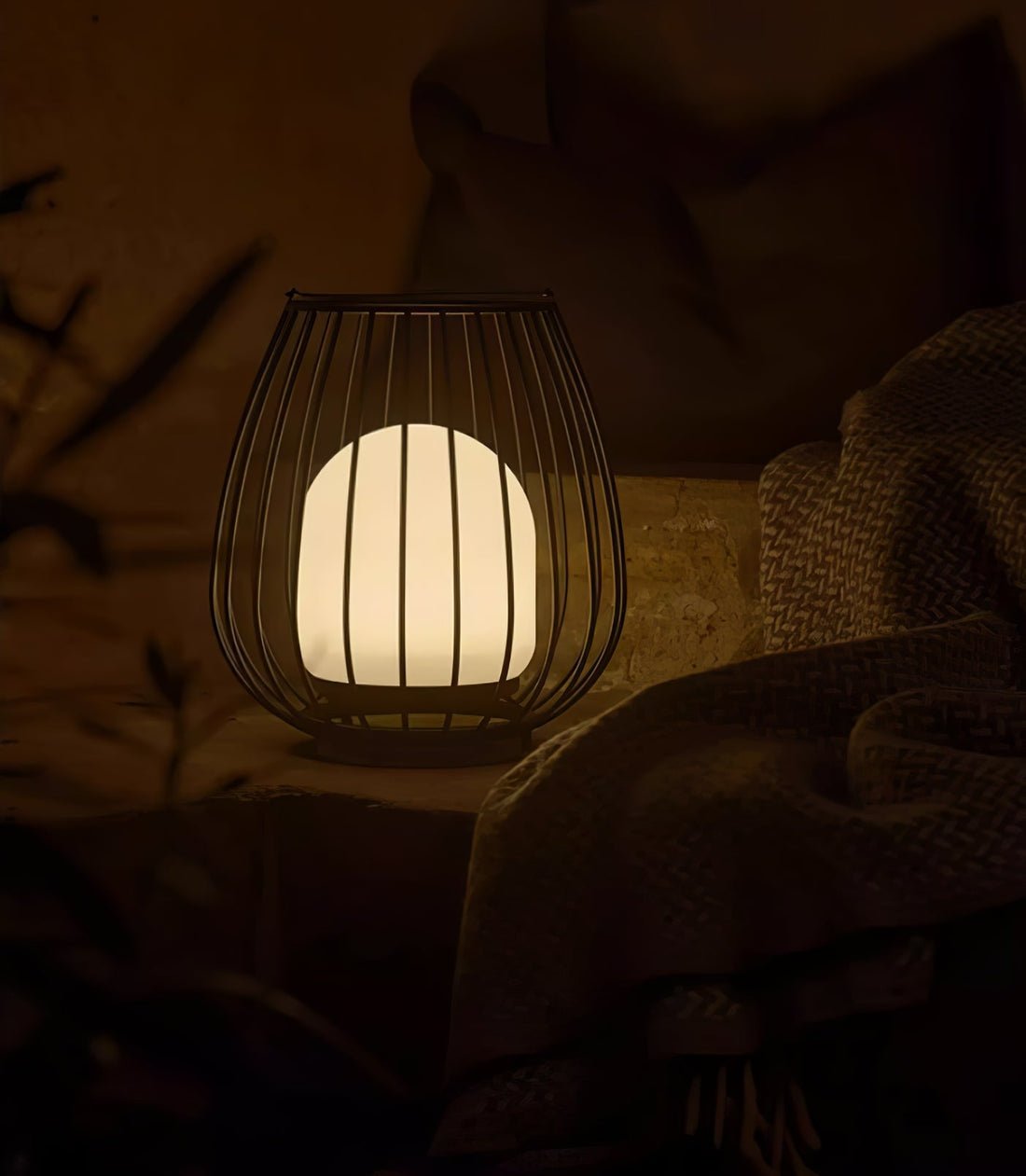 Rechargeable Outdoor Lantern Light - Modern Metal Cage Lamp for Patio