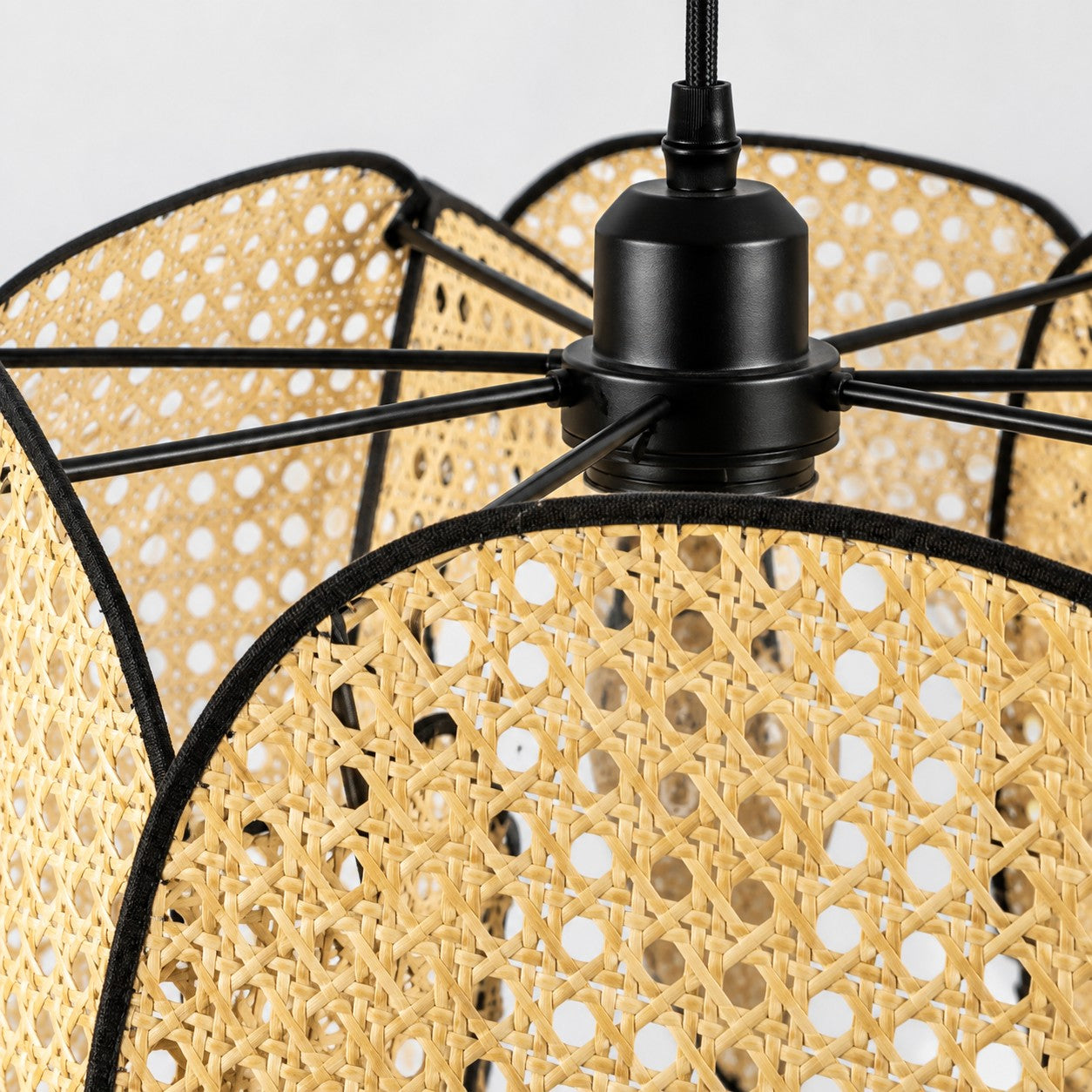 Rattan-Kronleuchter mit Steckerkabel