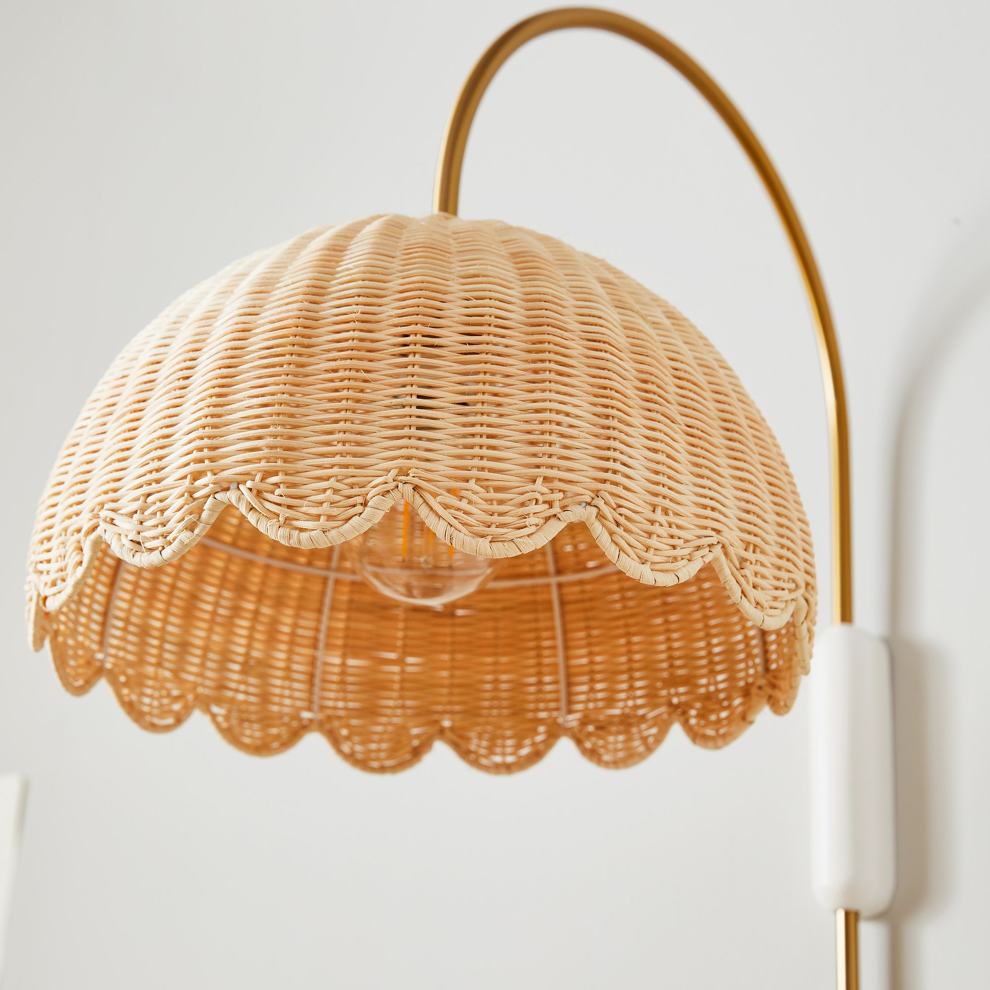 Olvara Scalloped Rattan Bubble Sconce – Wunderliche Wandlampe für Kinderzimmer