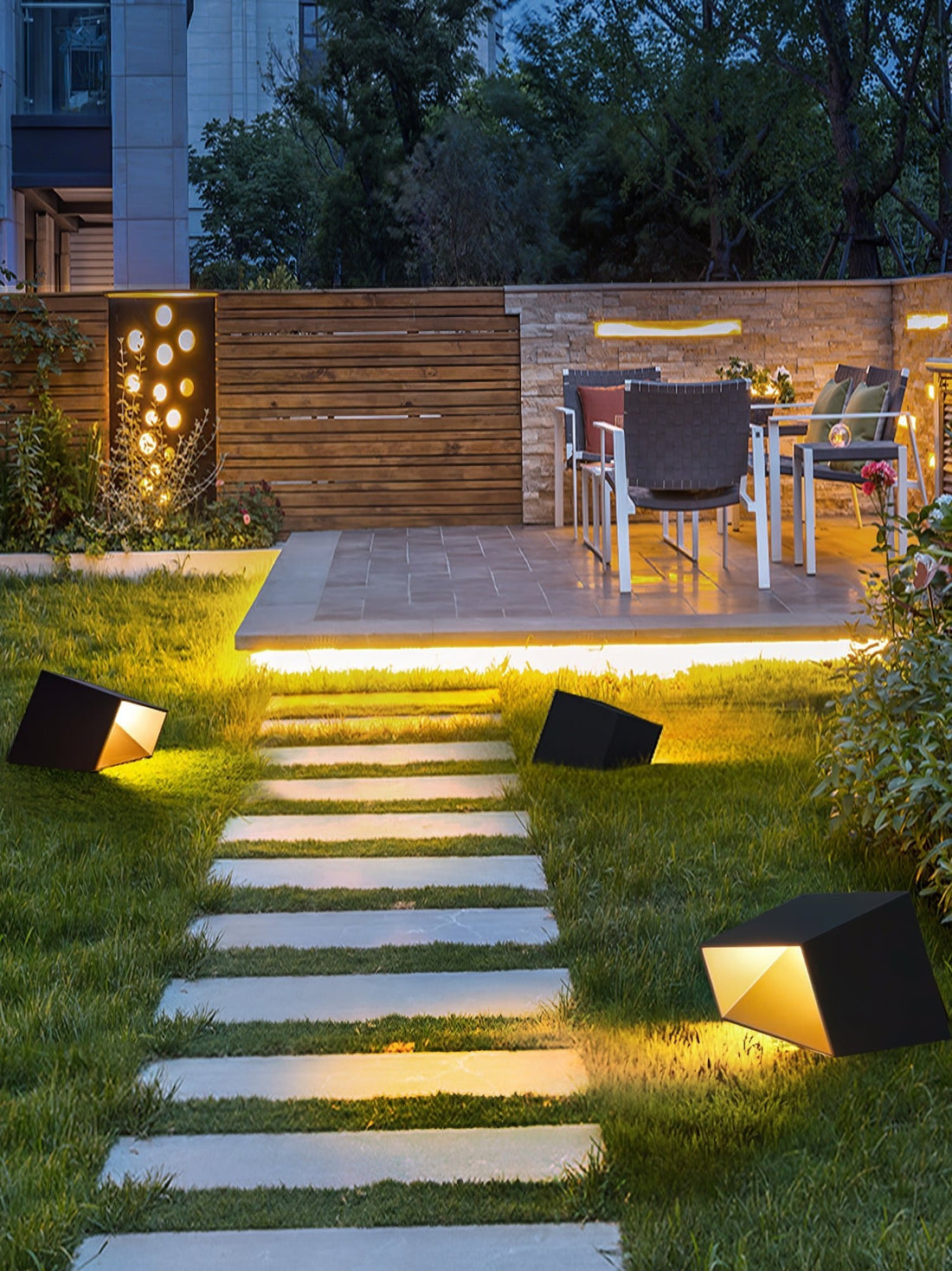 Cube Outdoor LED Lamp - Modern Weatherproof Light for Garden & Patio