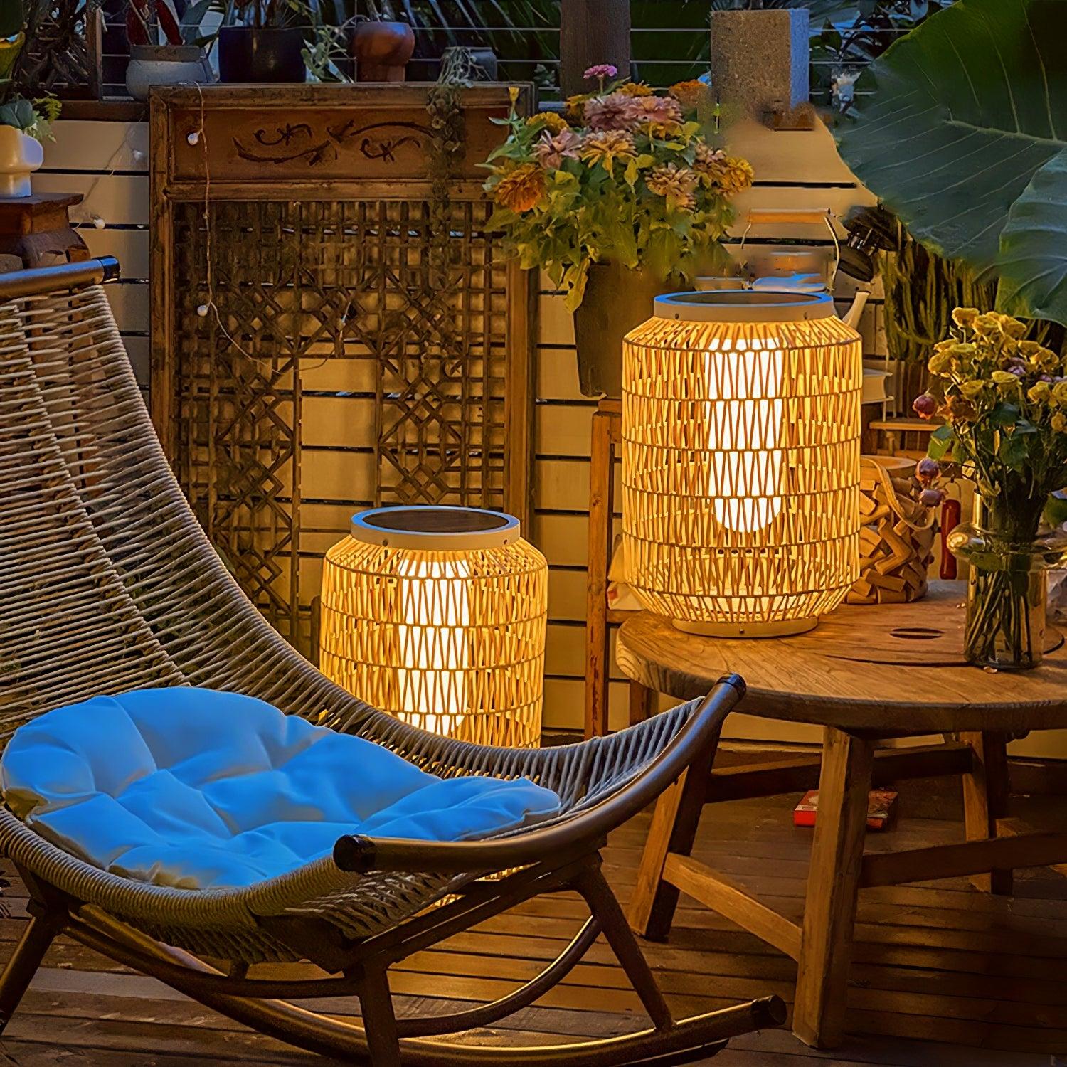 Außenlampe aus geflochtenem Rattan – traditionelles Handwerkslicht für Ecken