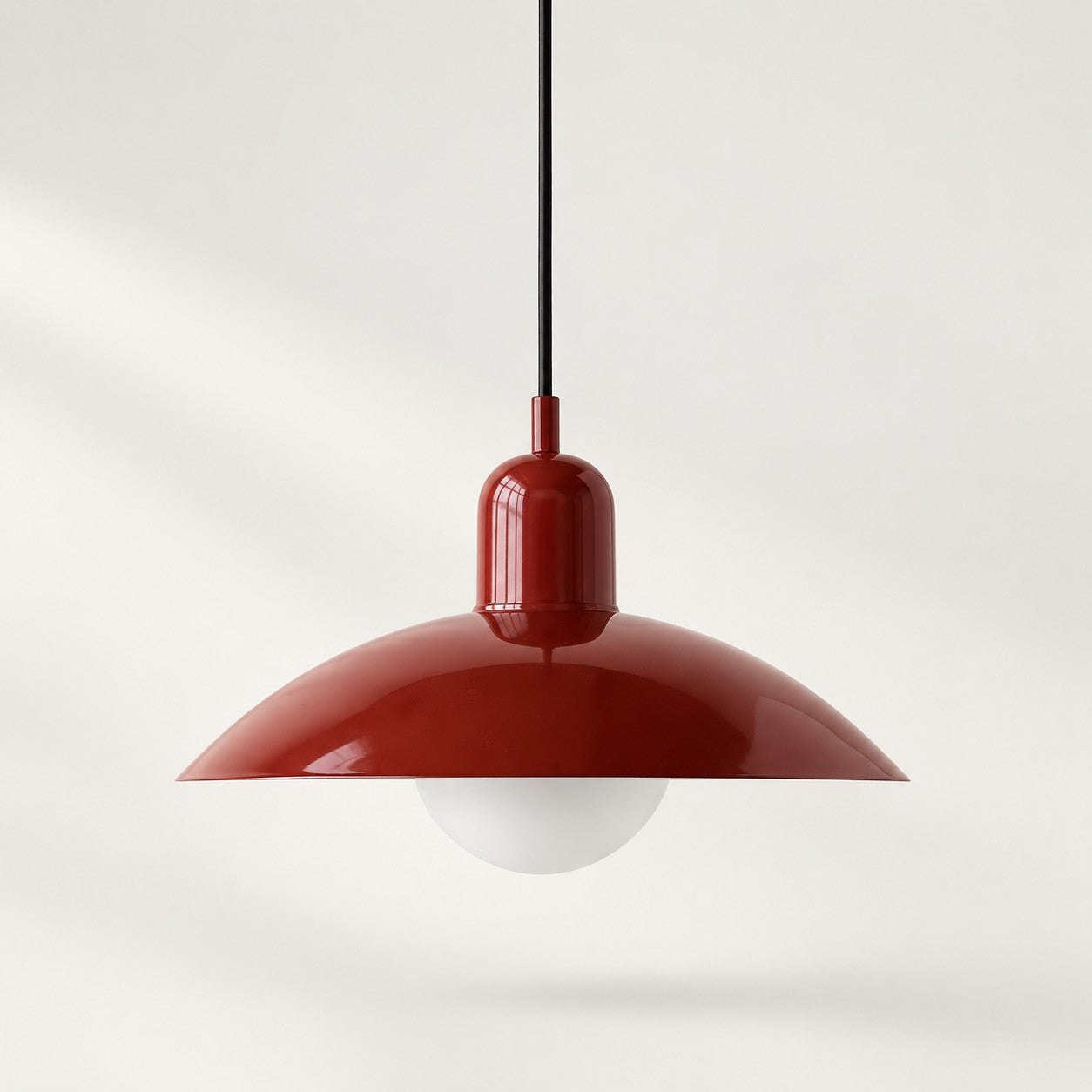 Pendelleuchte im Stil der Mid-Century-Bauhaus-Bewegung für das Esszimmer mit Stecker