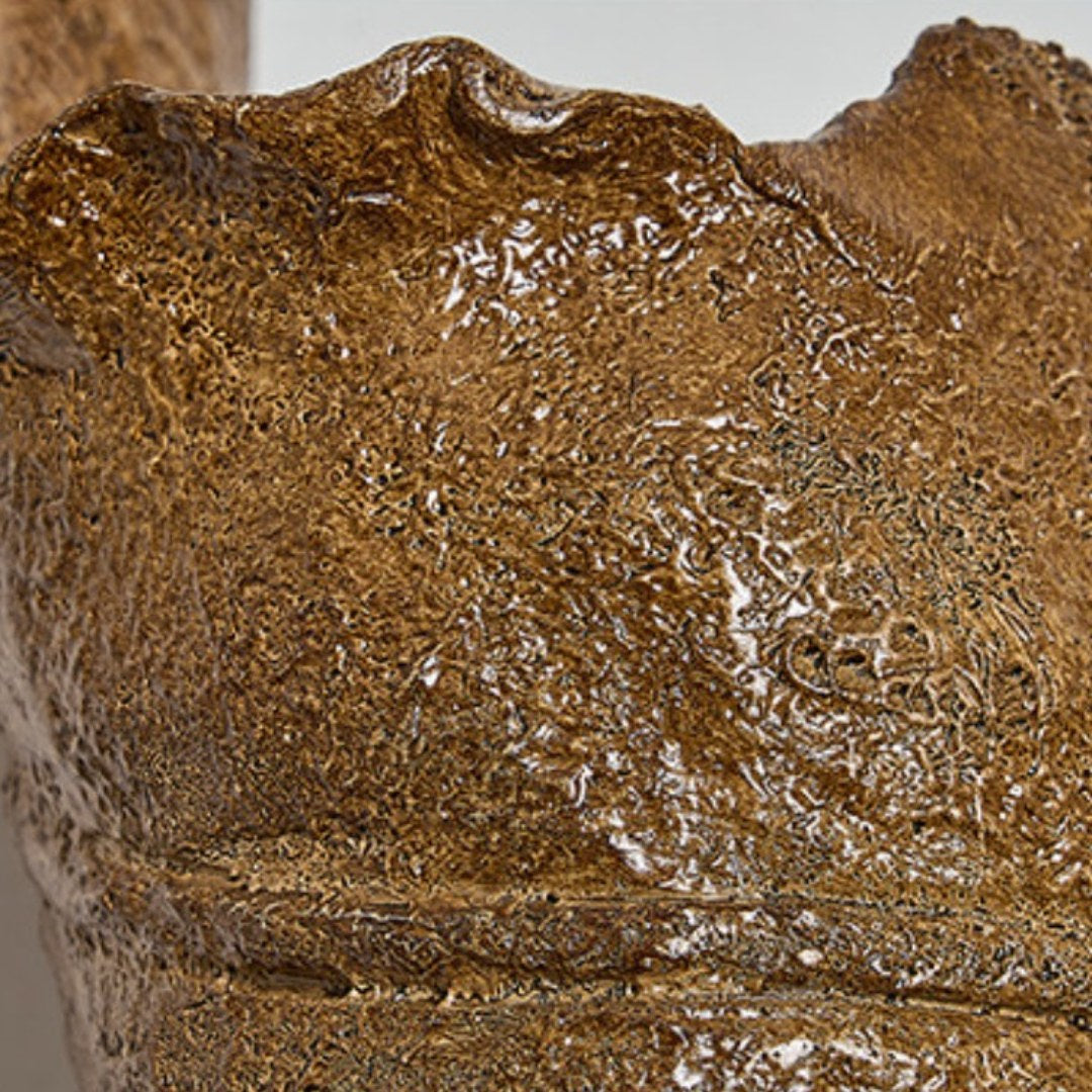 Skulpturale Wandleuchte aus Kunstharz im Wabi-Sabi-Stil