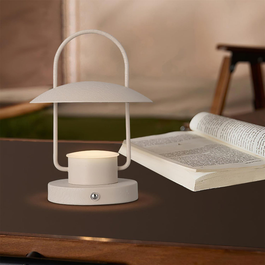 Tragbare Tischlampe – Metalllampe mit eingebautem Akku für das Wohnzimmer