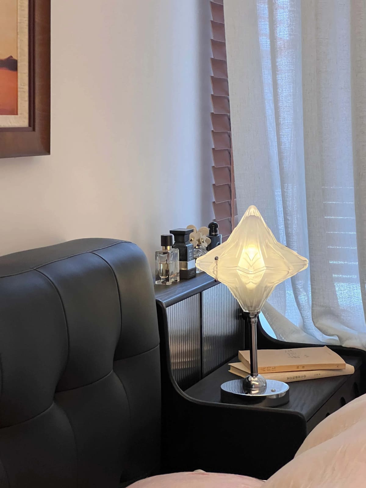 Art Deco Star Table Lamp - Frosted Glass Light for Modern Bedrooms - Astris Lyra