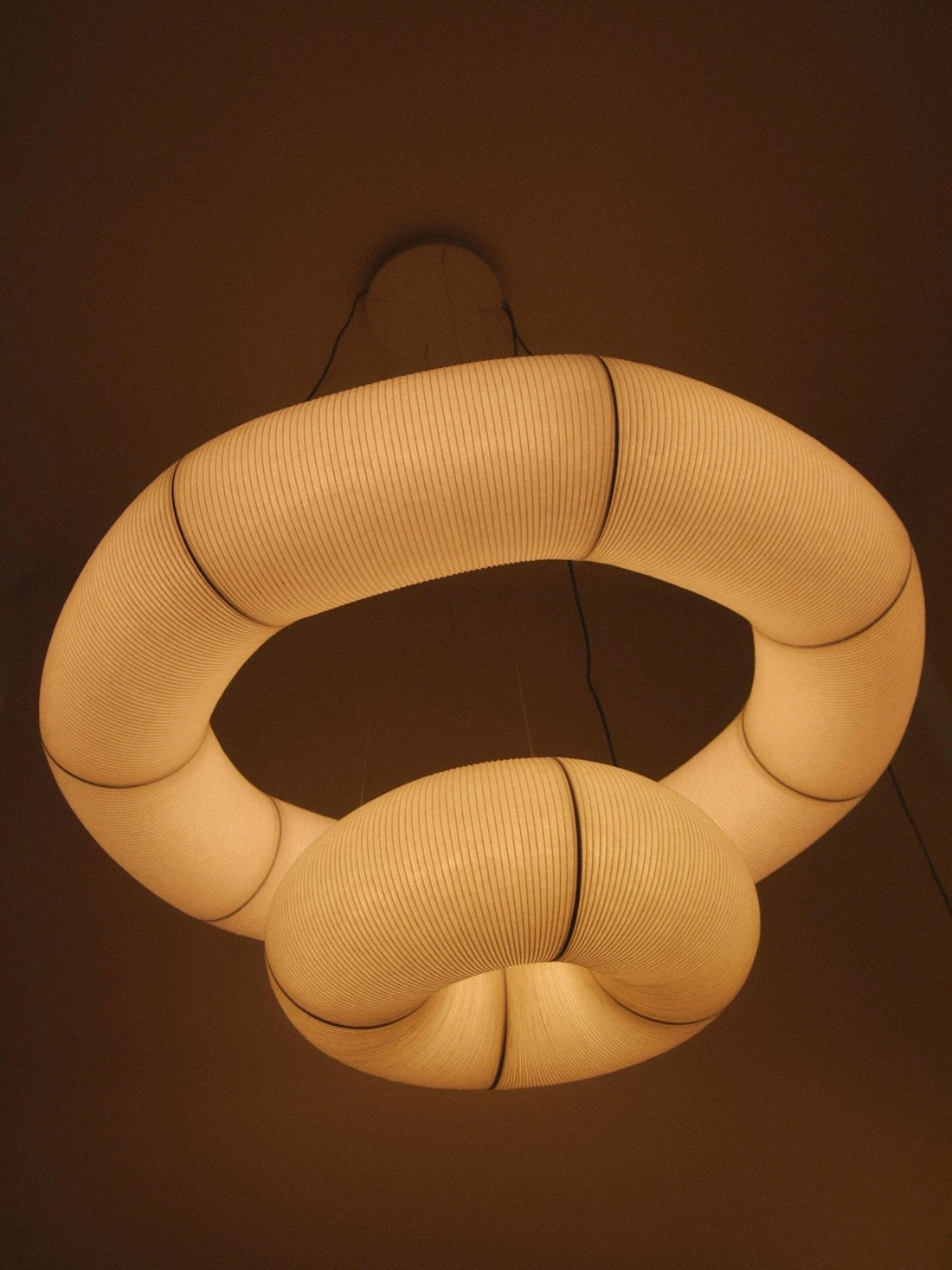 Hängelampe aus Maulbeerseide – Warme LED-Beleuchtung für Wohnzimmer