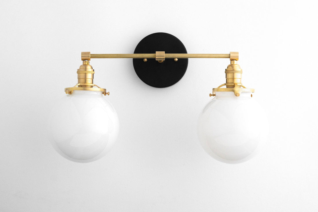 Lumio Globe Glaskugel-Waschtischleuchte – Moderne Badezimmerleuchte mit zwei Lichtern