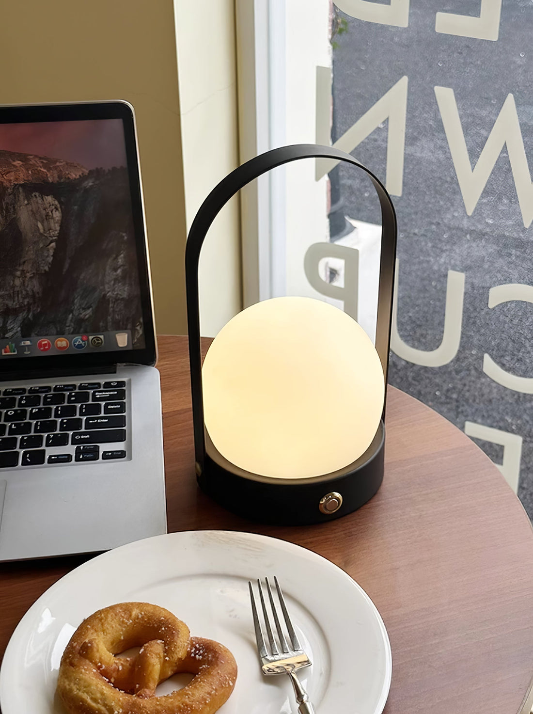 Tragbare Akku-Tischlampe – Moderne Lampe für Schreibtisch und Schlafzimmer