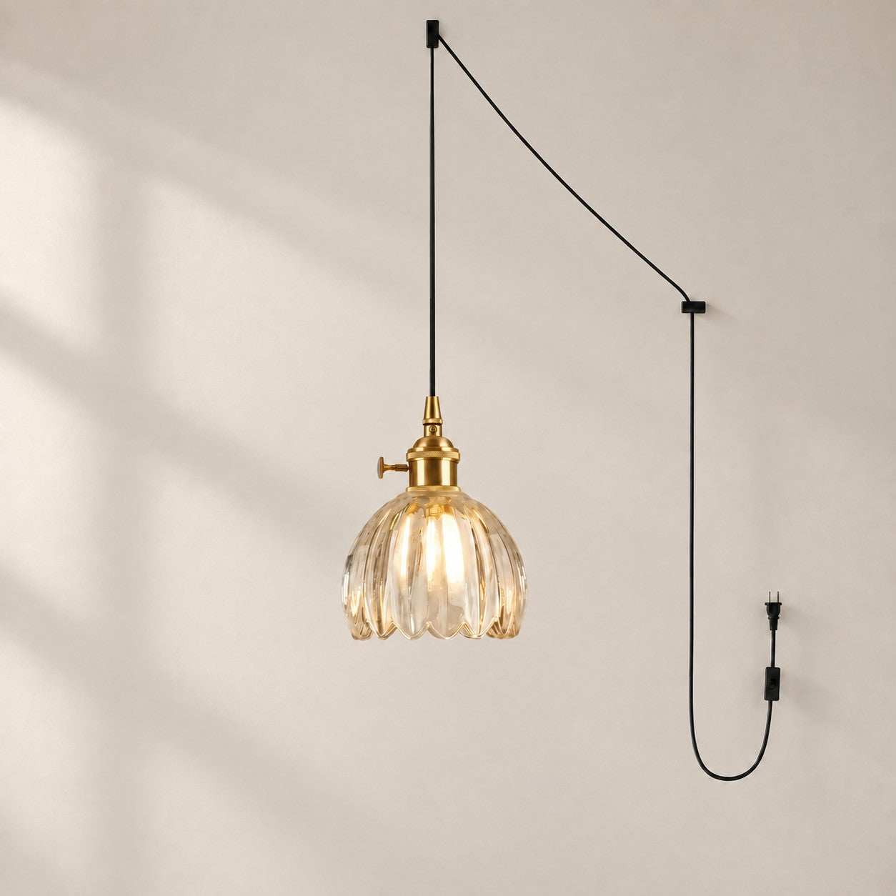 Vintage-Blüten-Pendelleuchte aus Glas mit Stecker