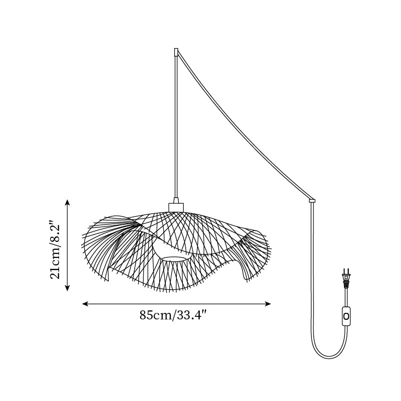 Plug-in-Leuchte mit Lampenschirm aus naturfarbenem Flechtwerk