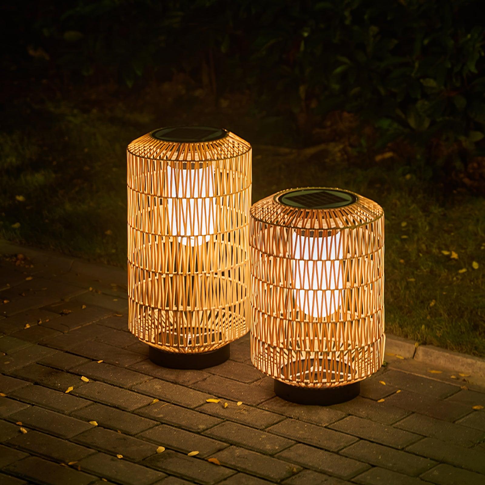 Außenlampe aus geflochtenem Rattan – traditionelles Handwerkslicht für Ecken
