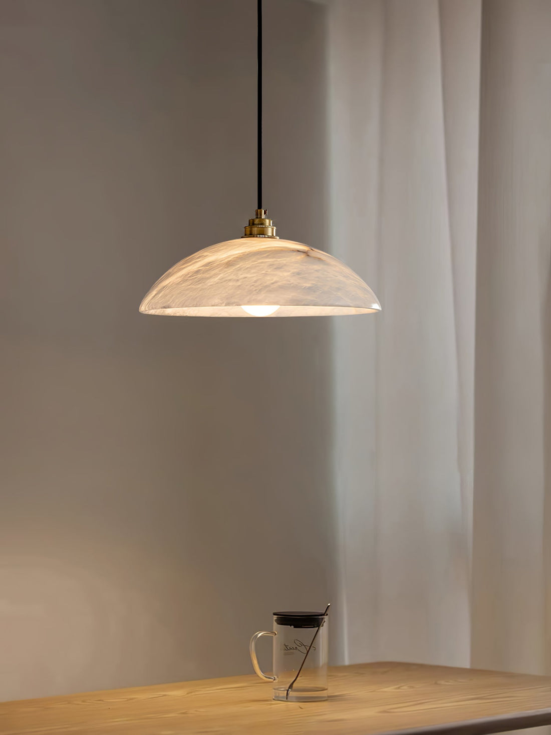 Plug-in-Hängeleuchte mit Naturstein